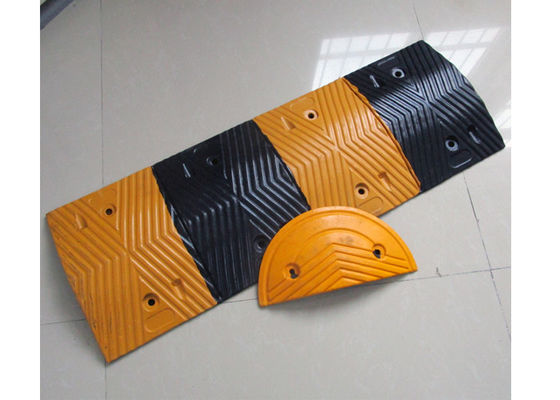 500*350*40mm Traffic Roadway Speed Hump For Safety Warning